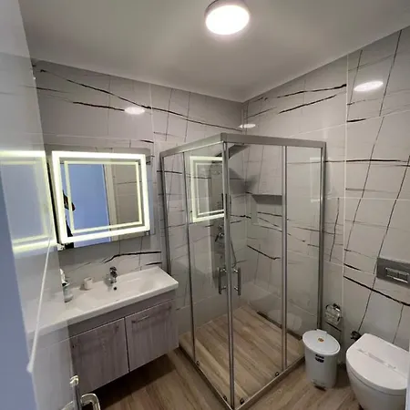 Life Point Hotell 3*
