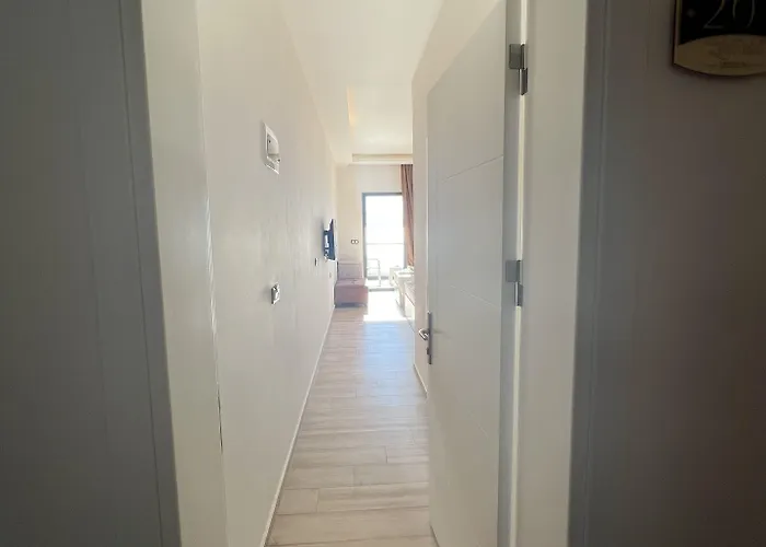 Life Point Готель